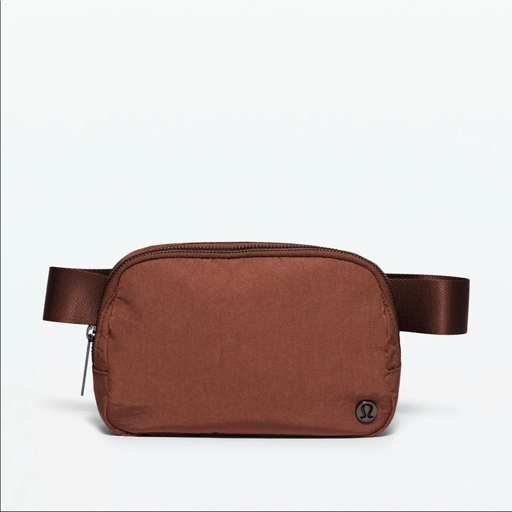✨ISO!!!✨lululemon Everywhere Belt Bag